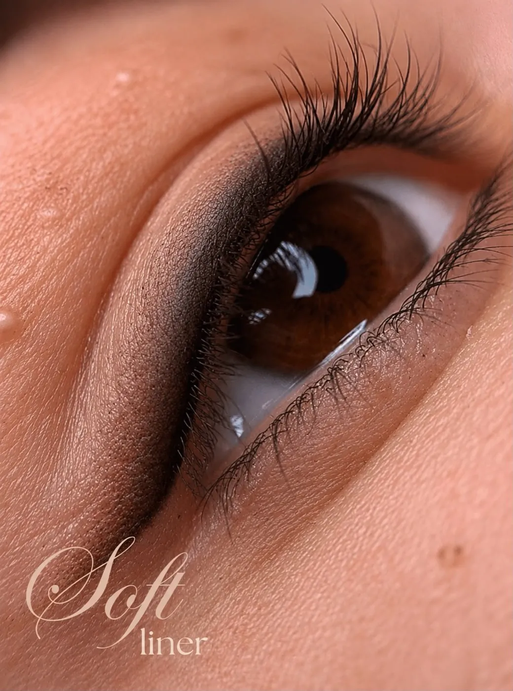 Eye-liner Soft Liner sur un œil brun
