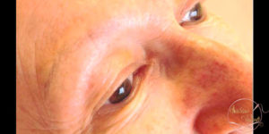 avant reconstruction des sourcils avec maquillage permanent Sabine Valenti